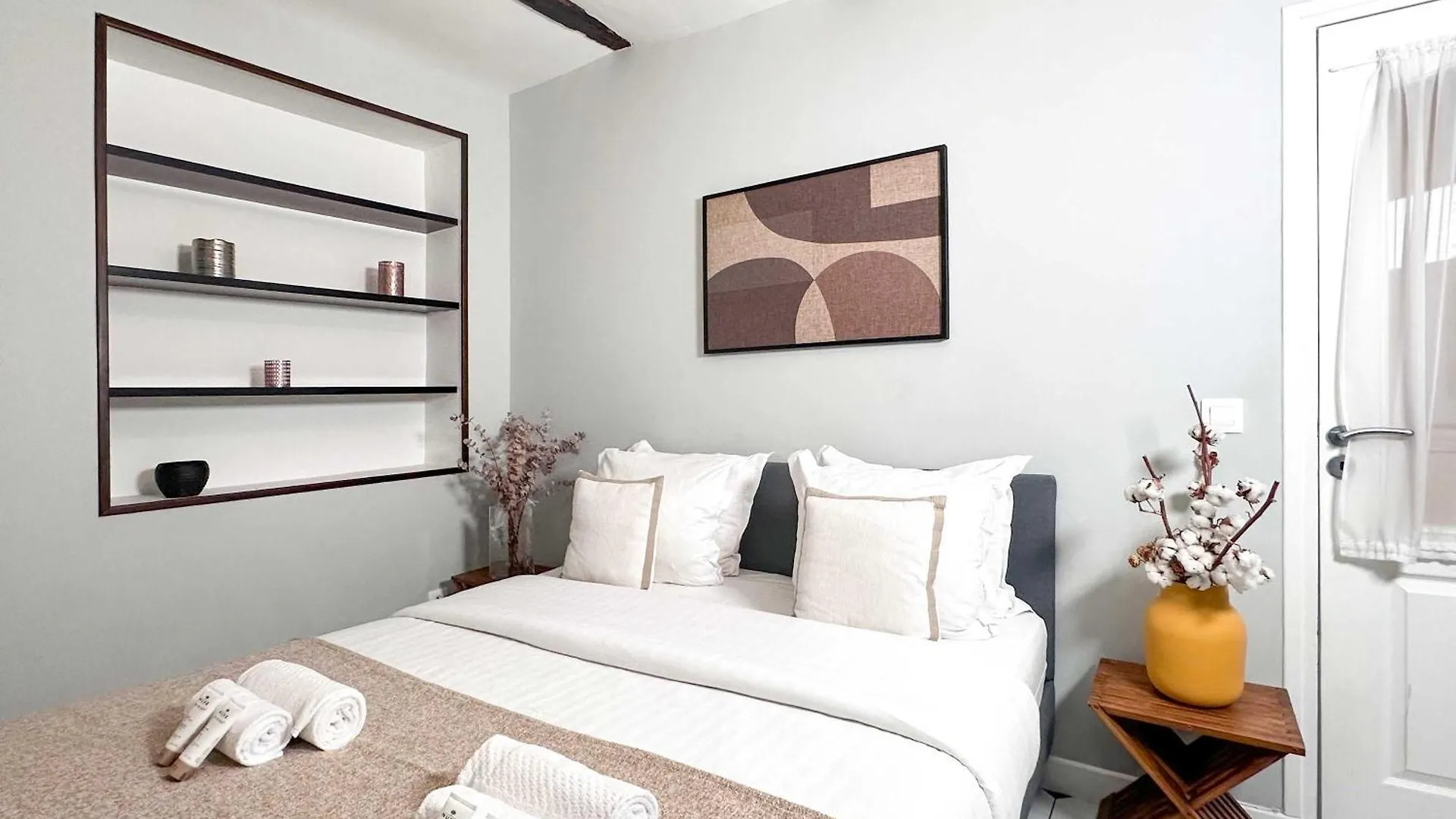 Modern & Spacious Near Le Marais Apartment Paris France