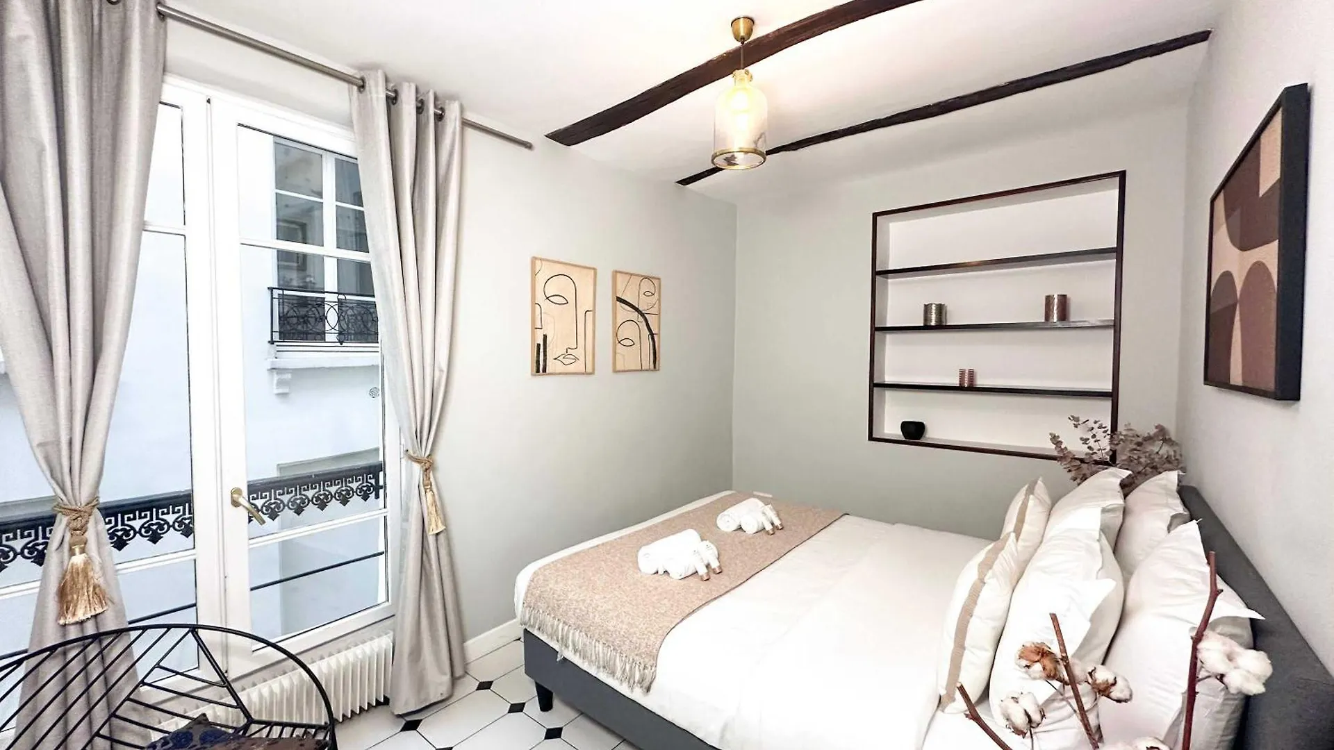 Modern & Spacious Near Le Marais Apartment Paris