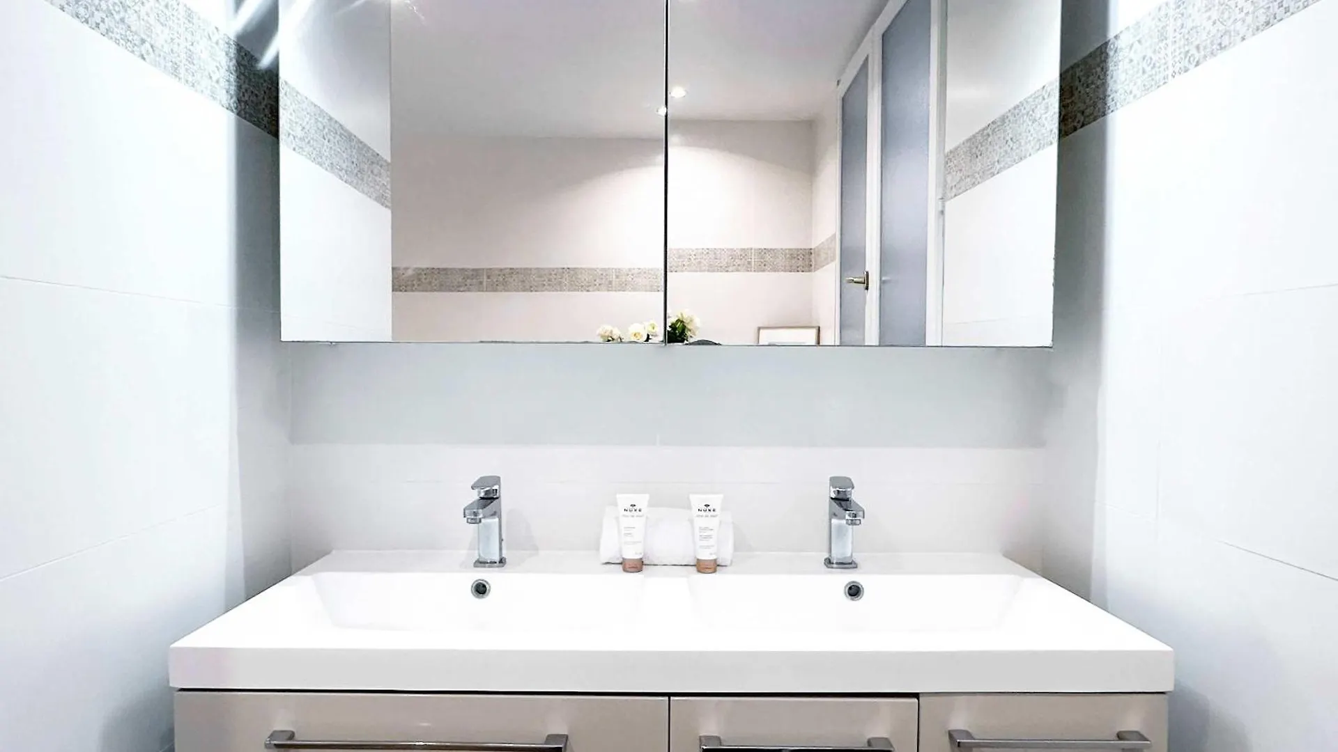 شقة Modern & Spacious Near Le Marais باريس 0*,  فرنسا