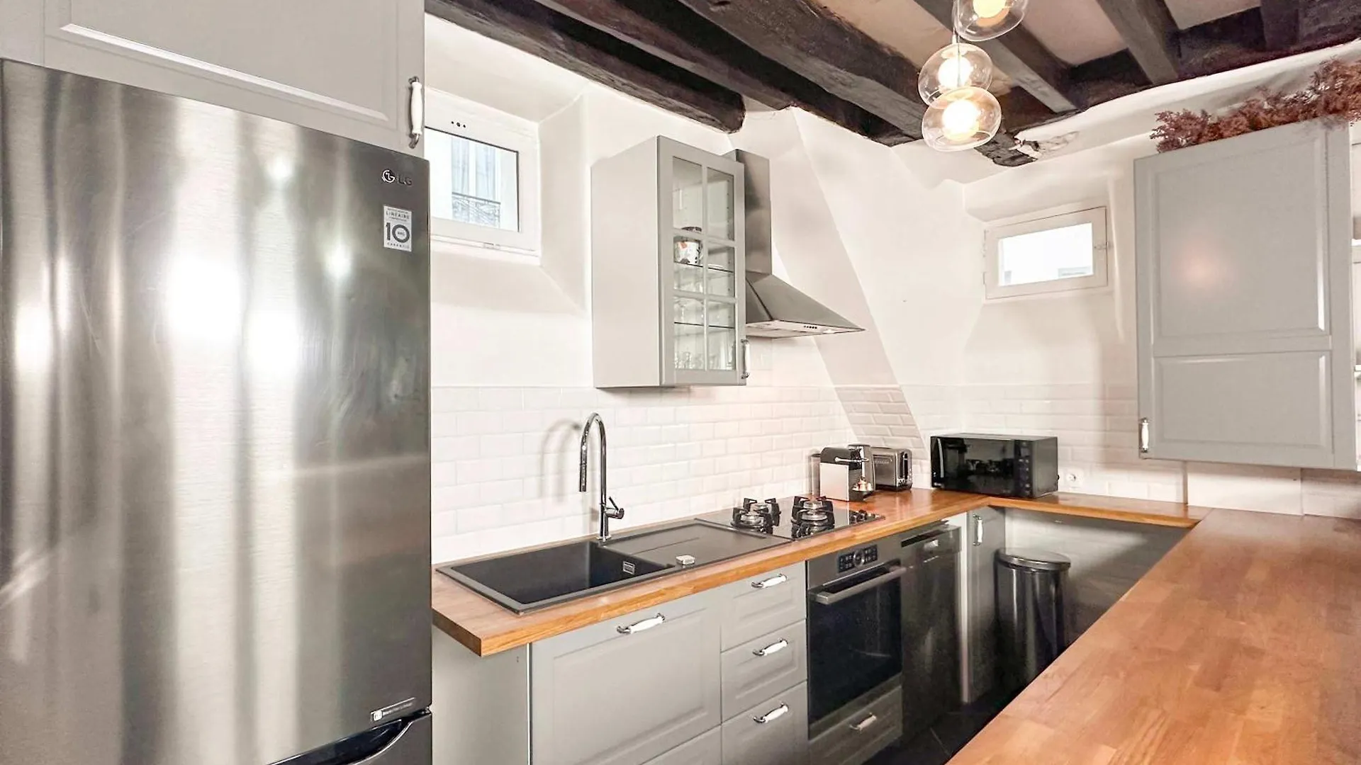 شقة Modern & Spacious Near Le Marais باريس