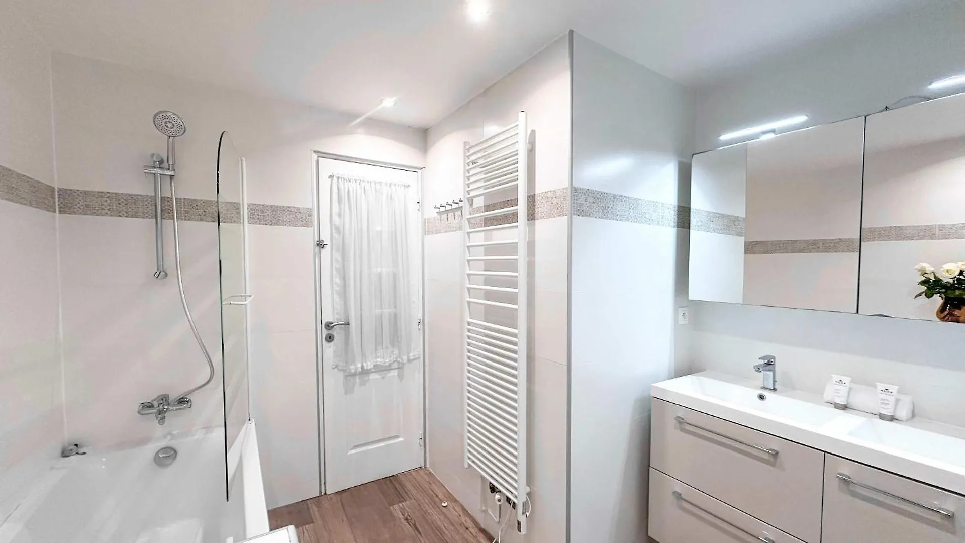 شقة Modern & Spacious Near Le Marais باريس فرنسا