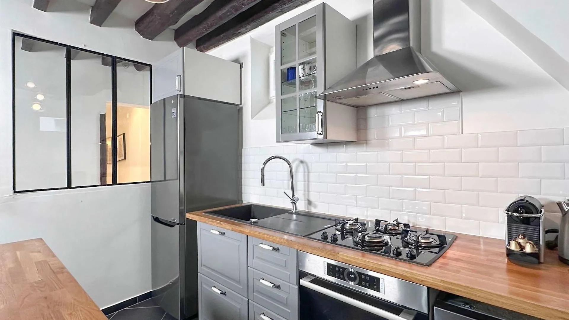 شقة Modern & Spacious Near Le Marais باريس