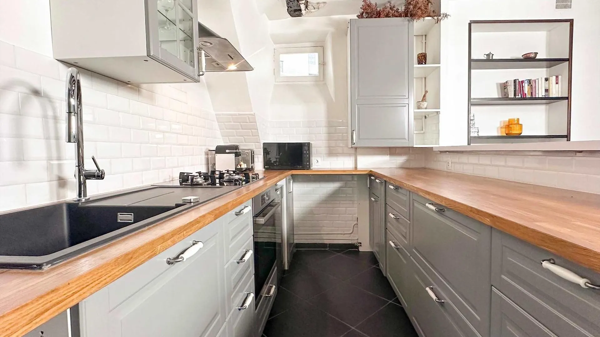 Modern & Spacious Near Le Marais Apartment Paris
