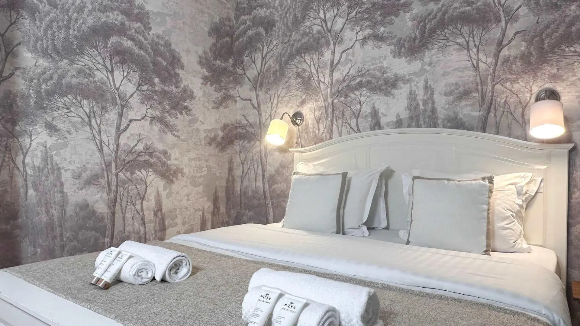 Modern & Spacious Near Le Marais Apartment Paris